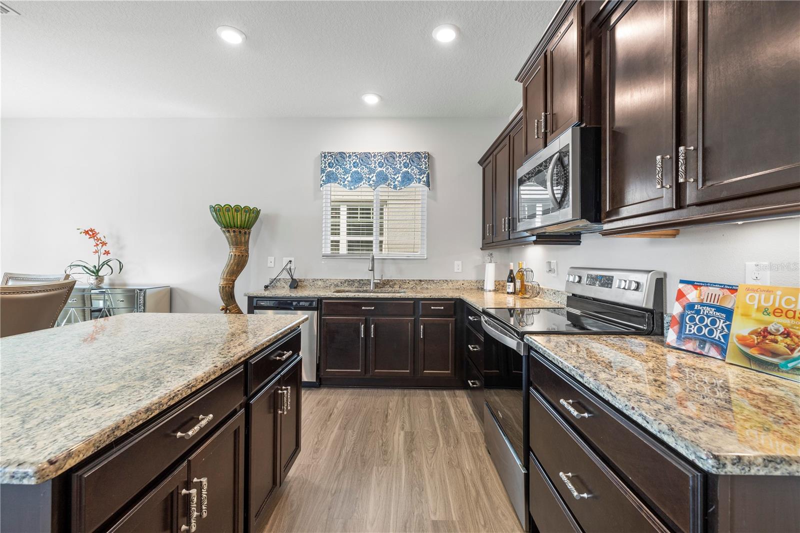 Image 21 of 49 For 8048 Artisan Circle