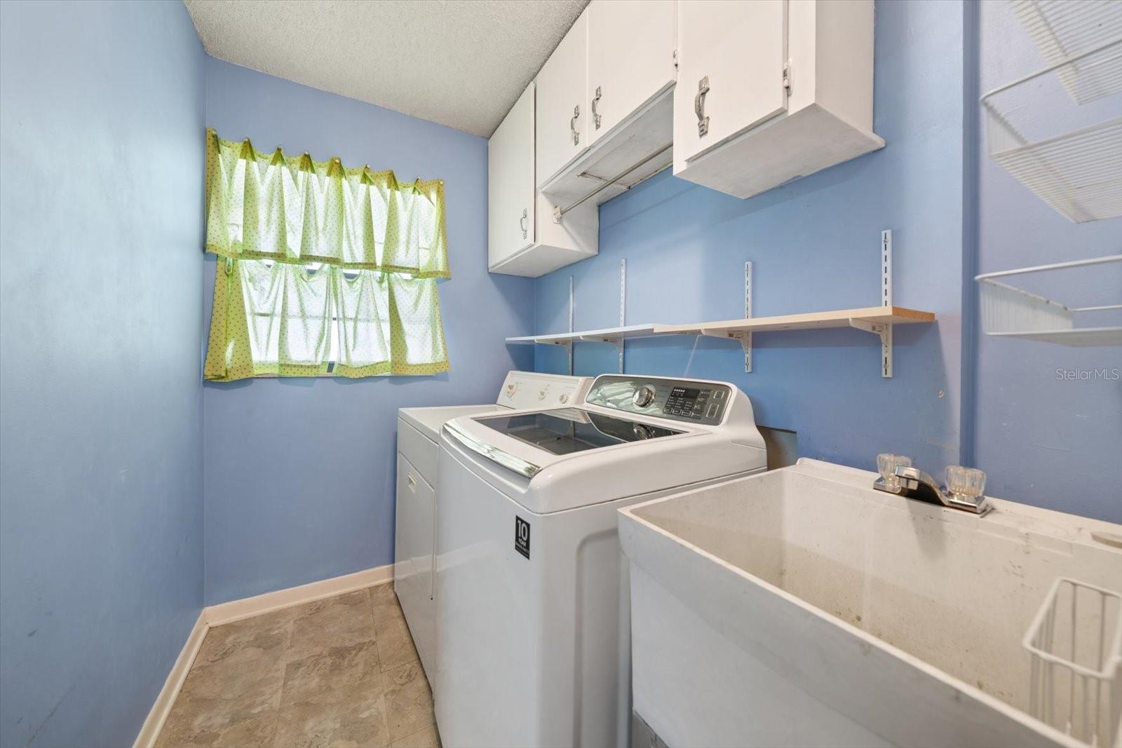 Image 24 of 31 For 1221 Magdalene Grove Avenue