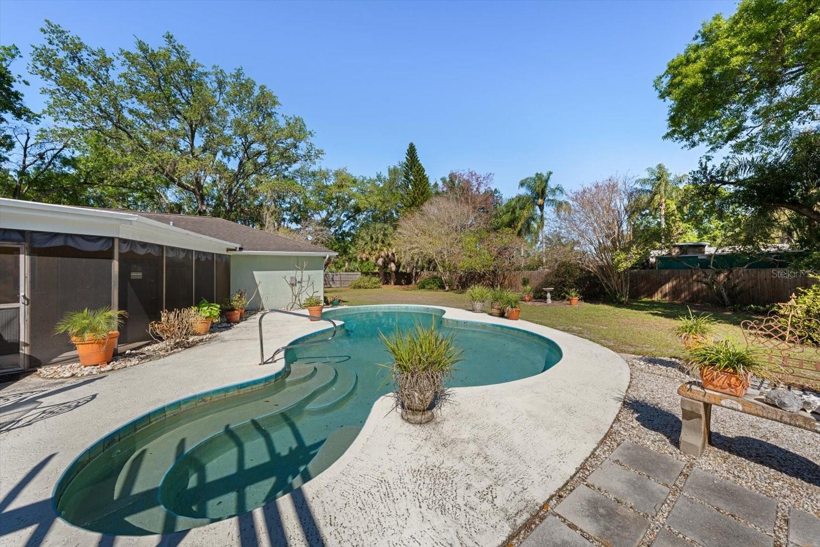 Image 8 of 31 For 1221 Magdalene Grove Avenue