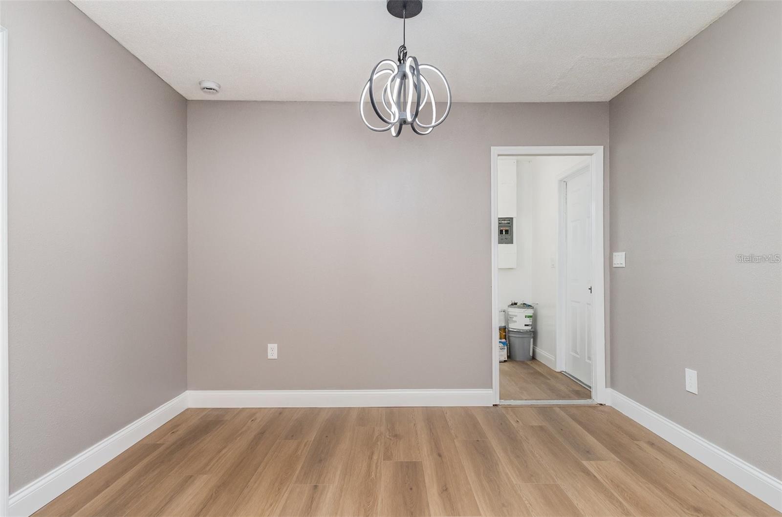 Image 10 of 14 For 639 Williams Street