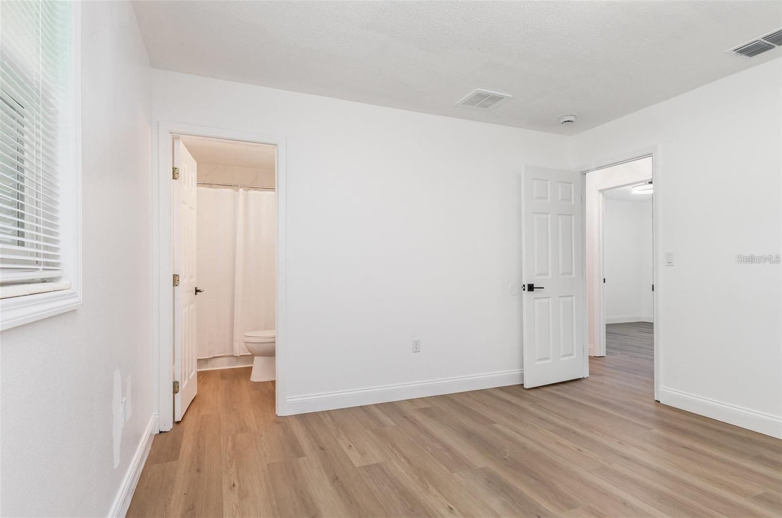 Image 11 of 14 For 639 Williams Street