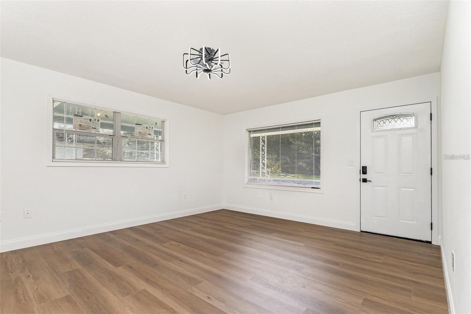 Image 2 of 14 For 639 Williams Street