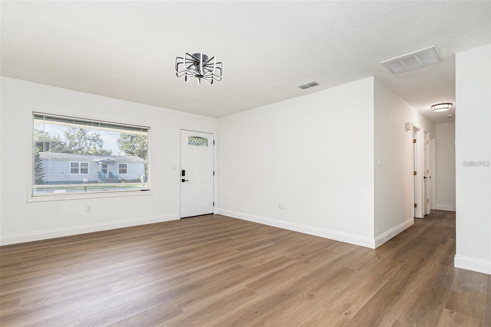 Image 3 of 14 For 639 Williams Street