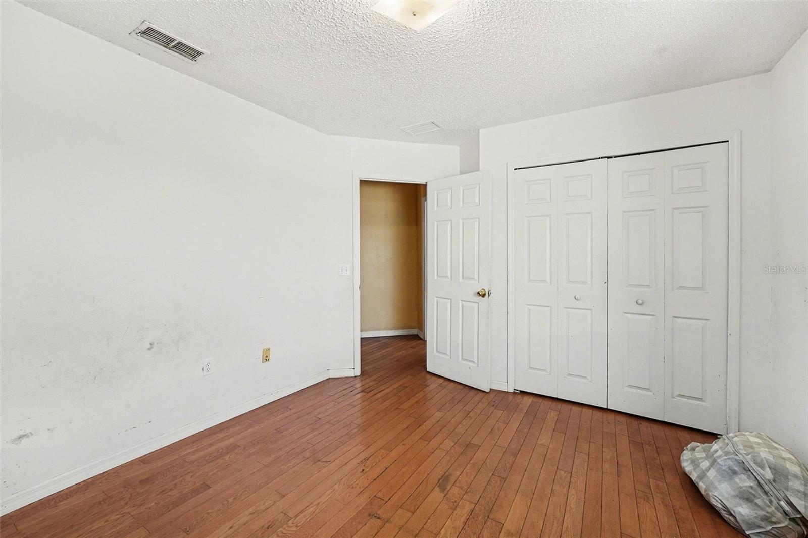 Image 19 of 26 For 208 Cimarron Drive