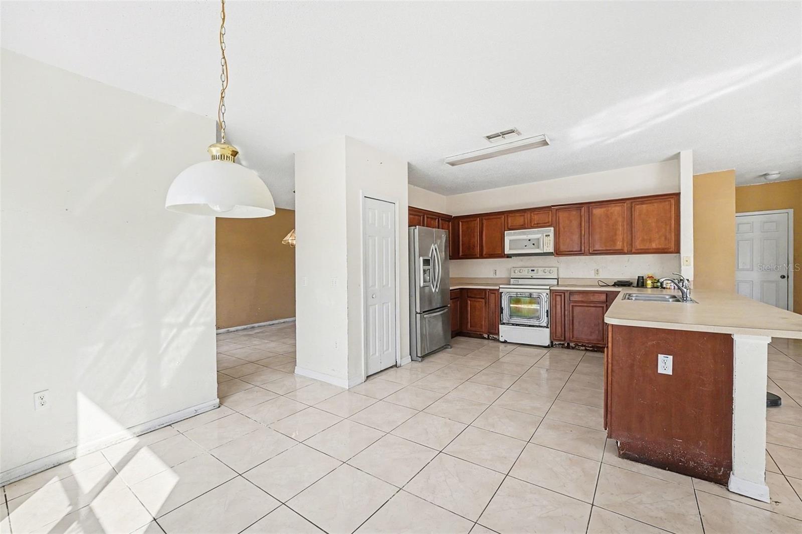 Image 4 of 26 For 208 Cimarron Drive