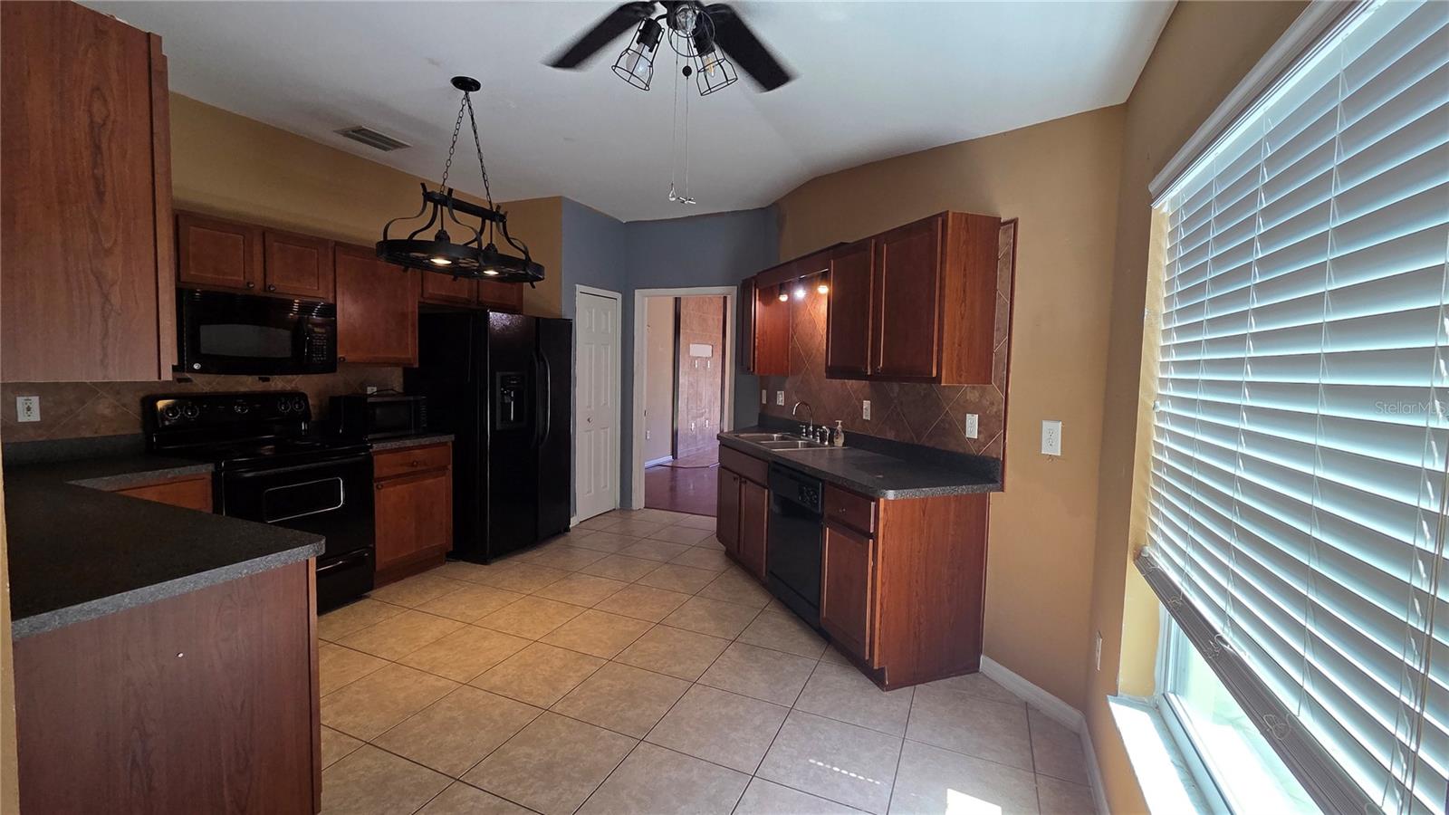 Image 3 of 20 For 9139 Southern Charm Circle