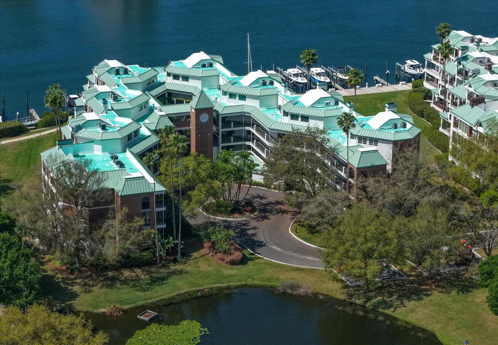 Image 2 of 62 For 947 Seddon Cove Way 947