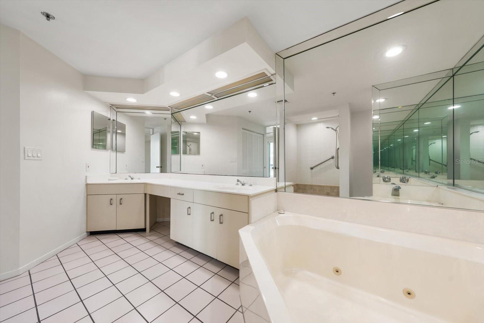 Image 20 of 62 For 947 Seddon Cove Way 947