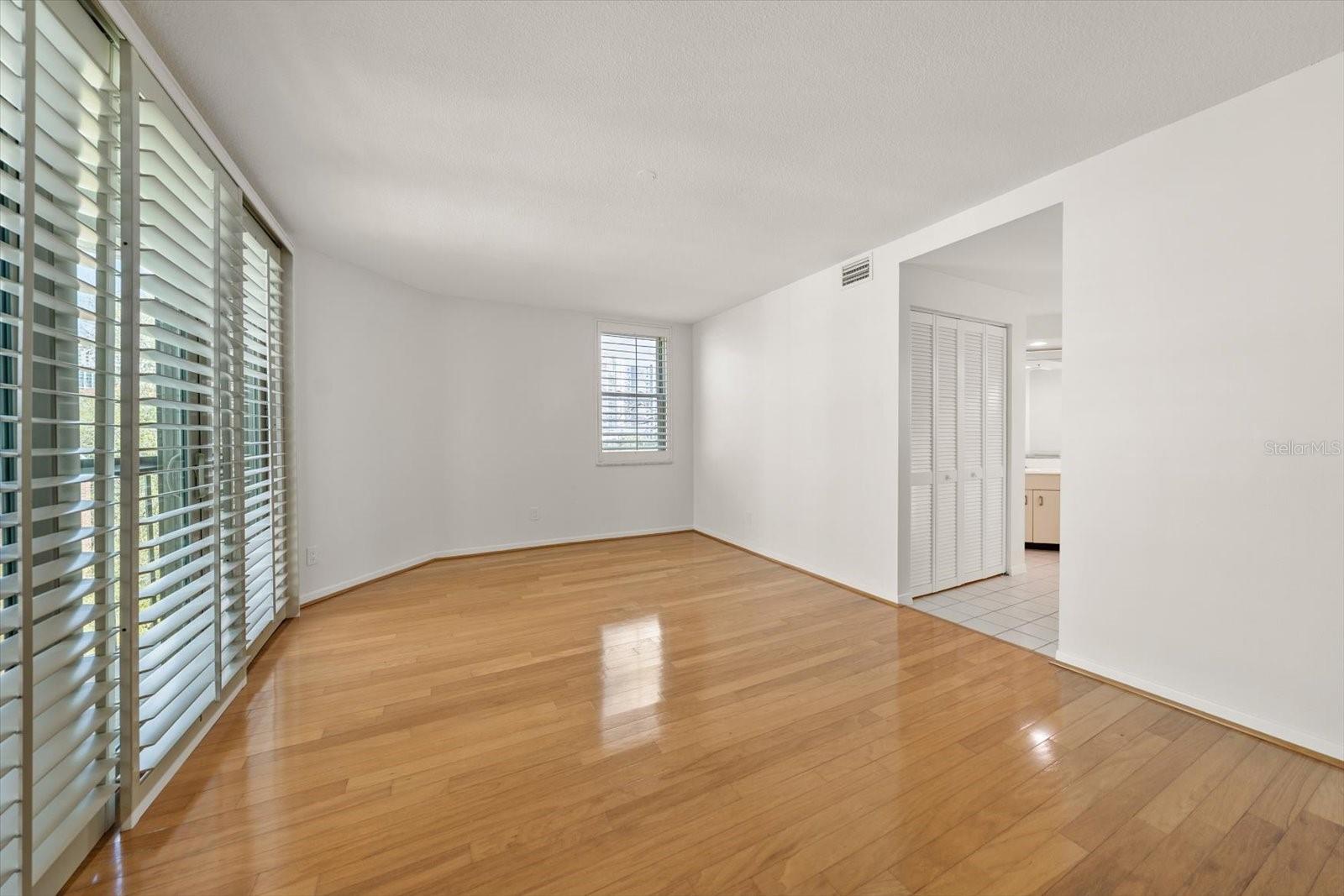 Image 23 of 62 For 947 Seddon Cove Way 947