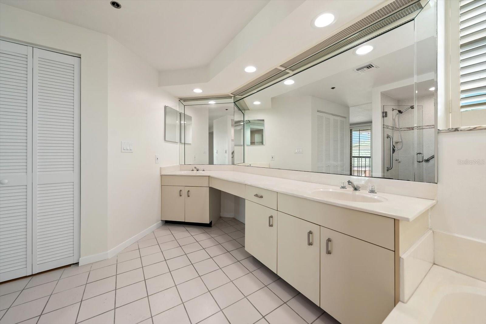 Image 25 of 62 For 947 Seddon Cove Way 947