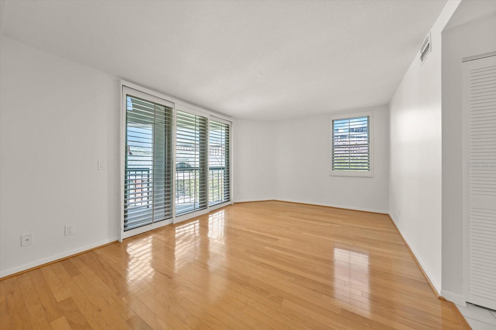 Image 28 of 62 For 947 Seddon Cove Way 947