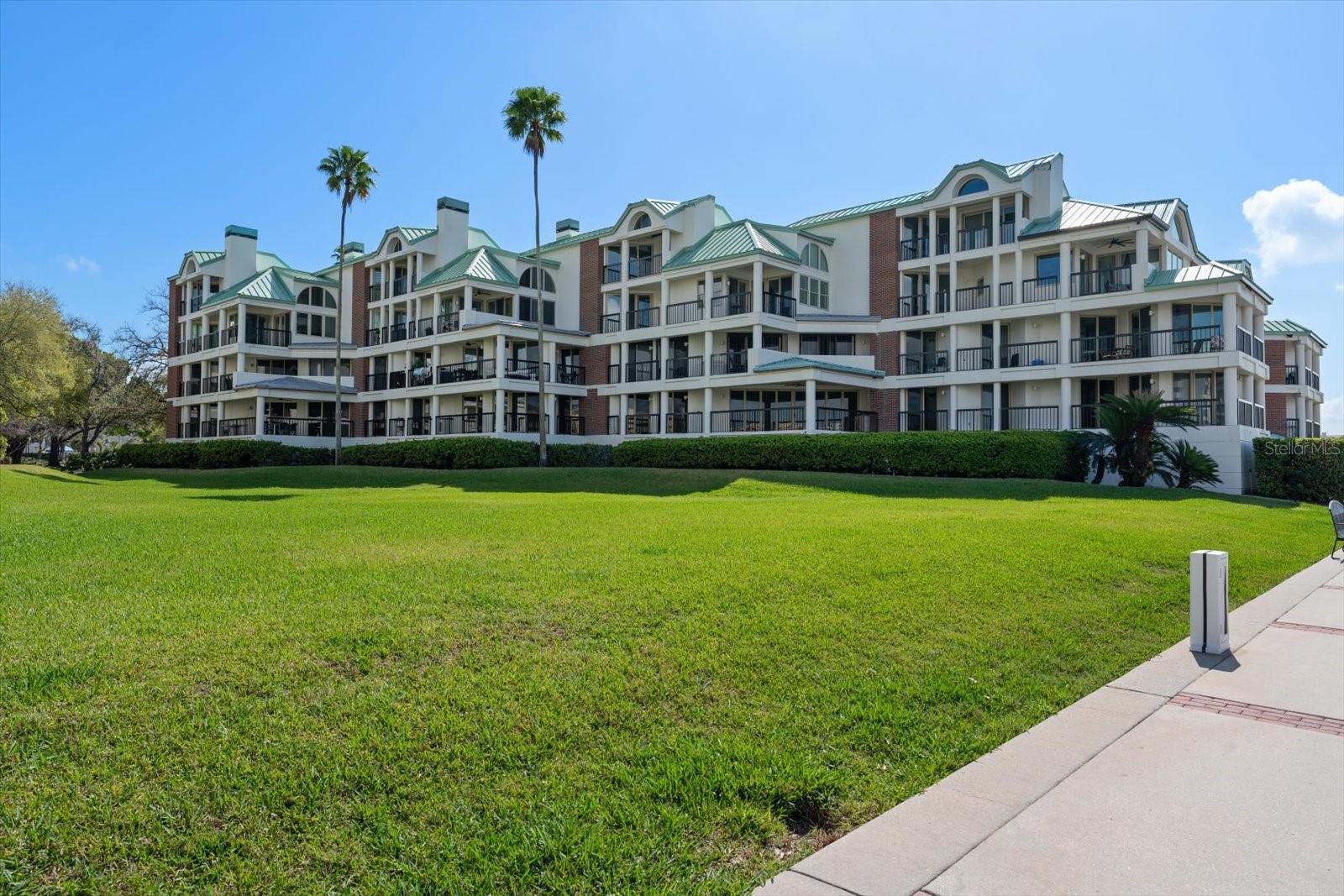 Image 38 of 62 For 947 Seddon Cove Way 947