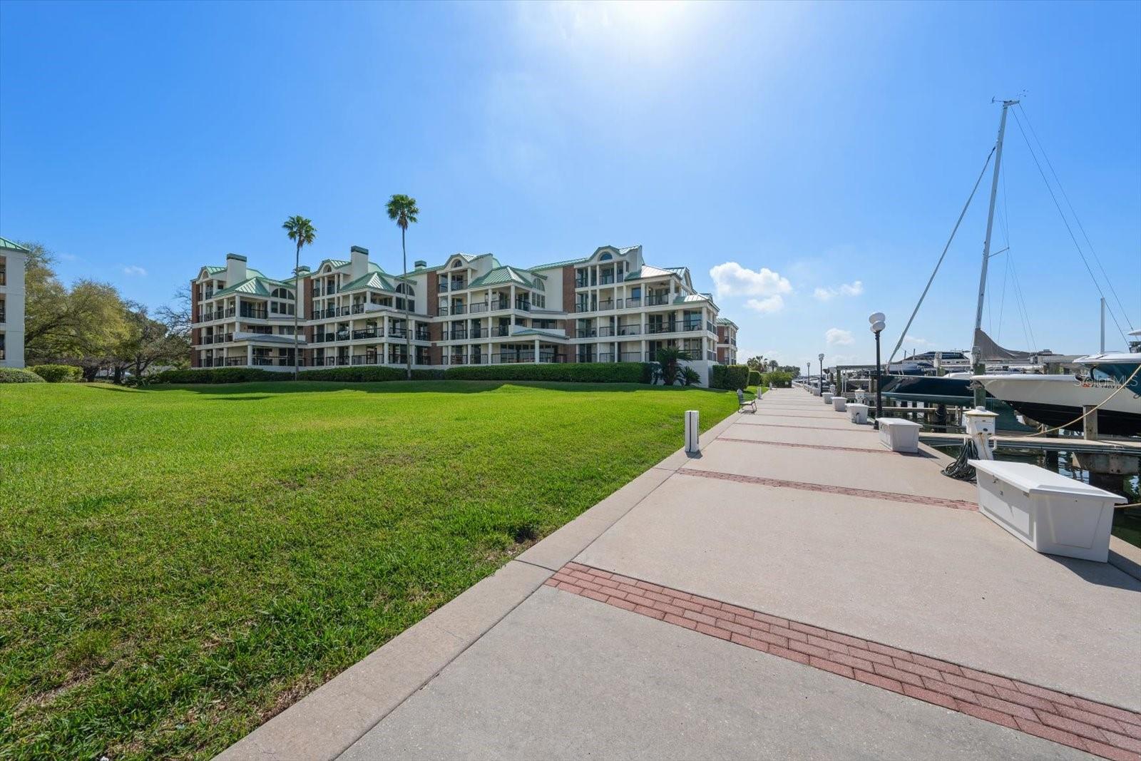 Image 40 of 62 For 947 Seddon Cove Way 947