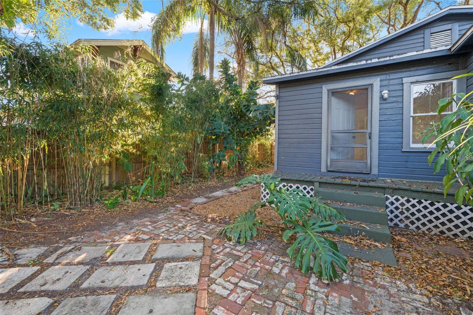 Image 21 of 38 For 501 Floribraska Avenue