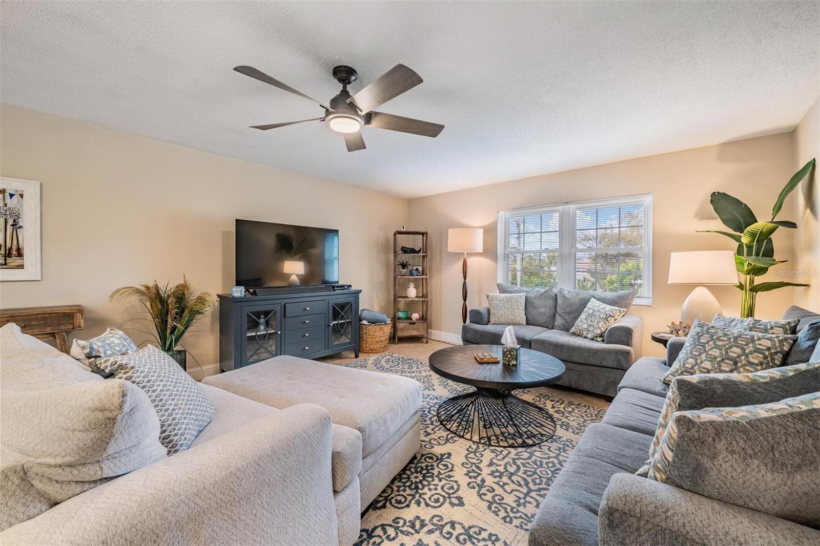 Image 16 of 32 For 1706 Belleair Forest Drive 220