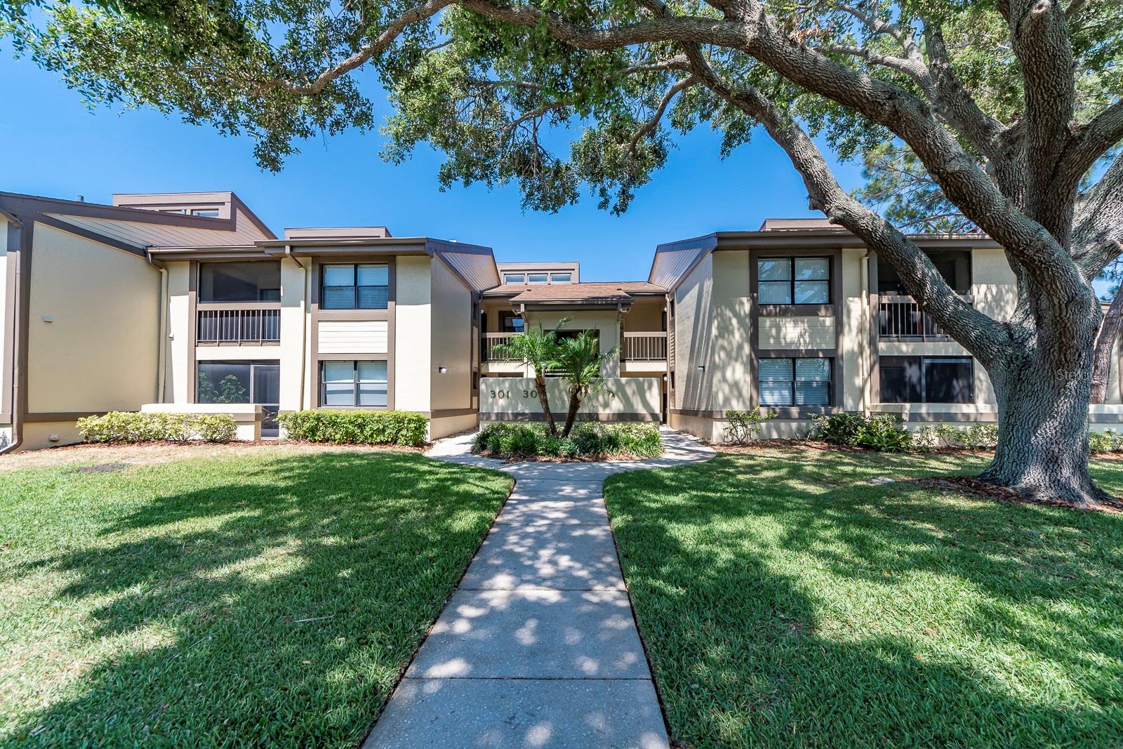 Details for 303 Woodlake Wynde, OLDSMAR, FL 34677