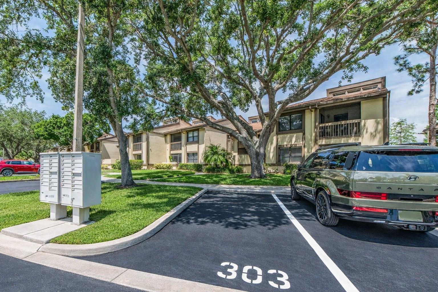 Listing photo id 18 for 303 Woodlake Wynde