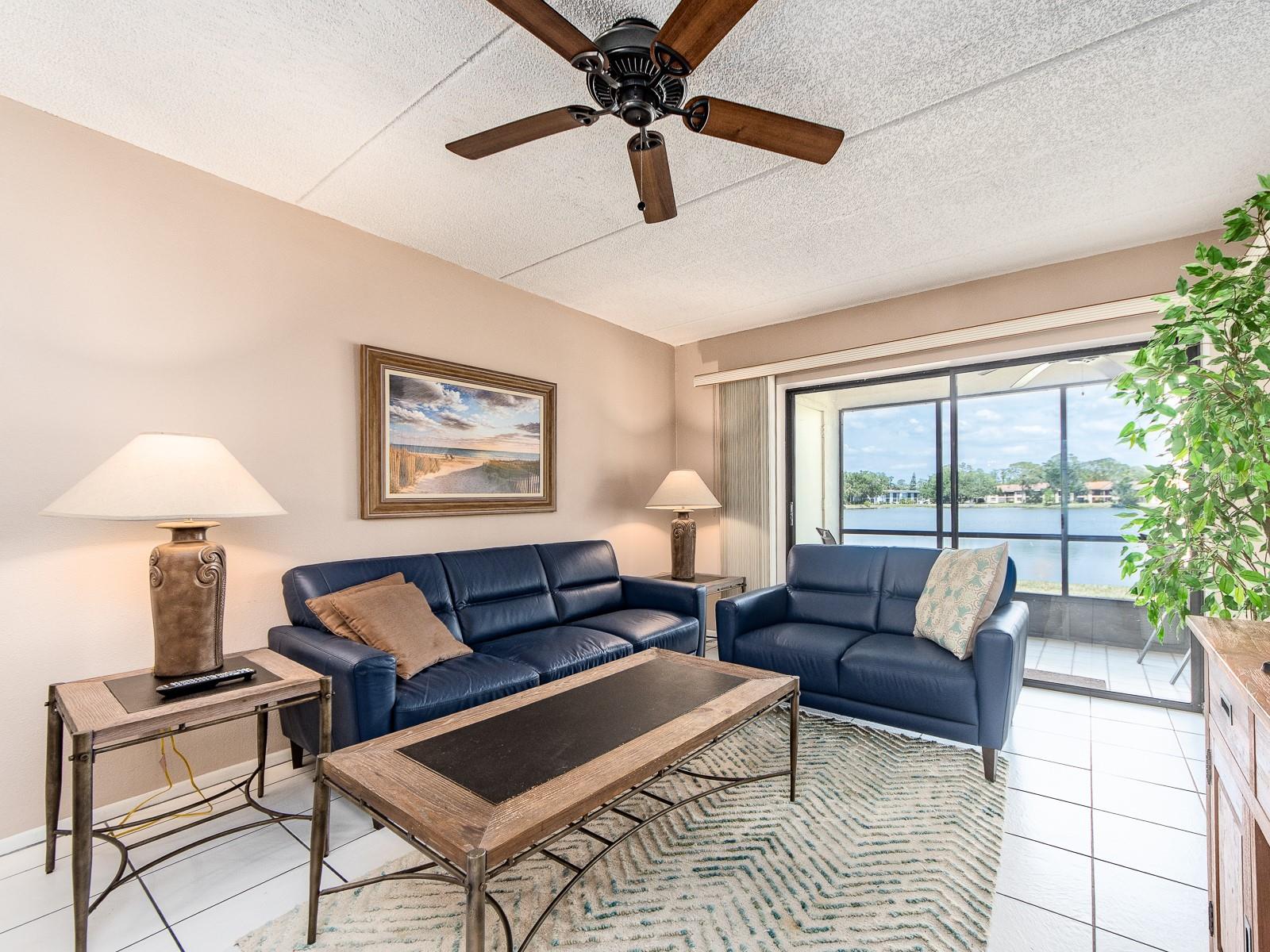 Listing photo id 2 for 303 Woodlake Wynde