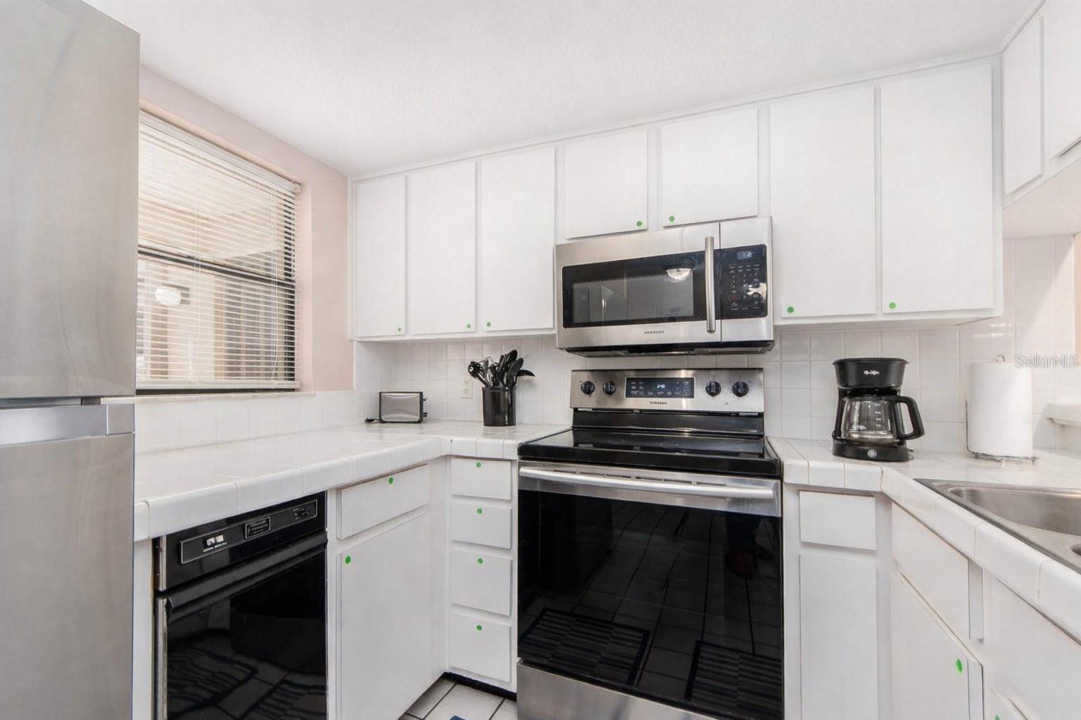 Listing photo id 5 for 303 Woodlake Wynde