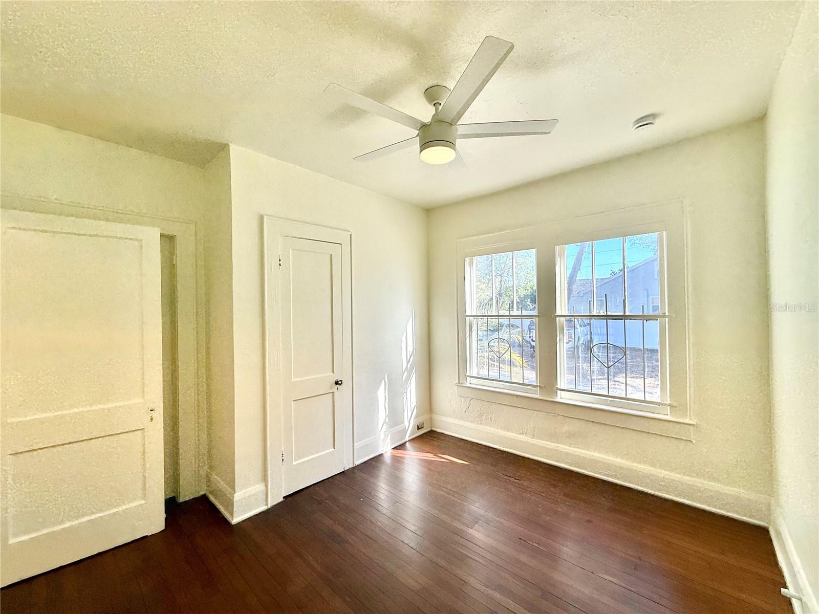 Image 10 of 20 For 4015 Seminole Avenue 1