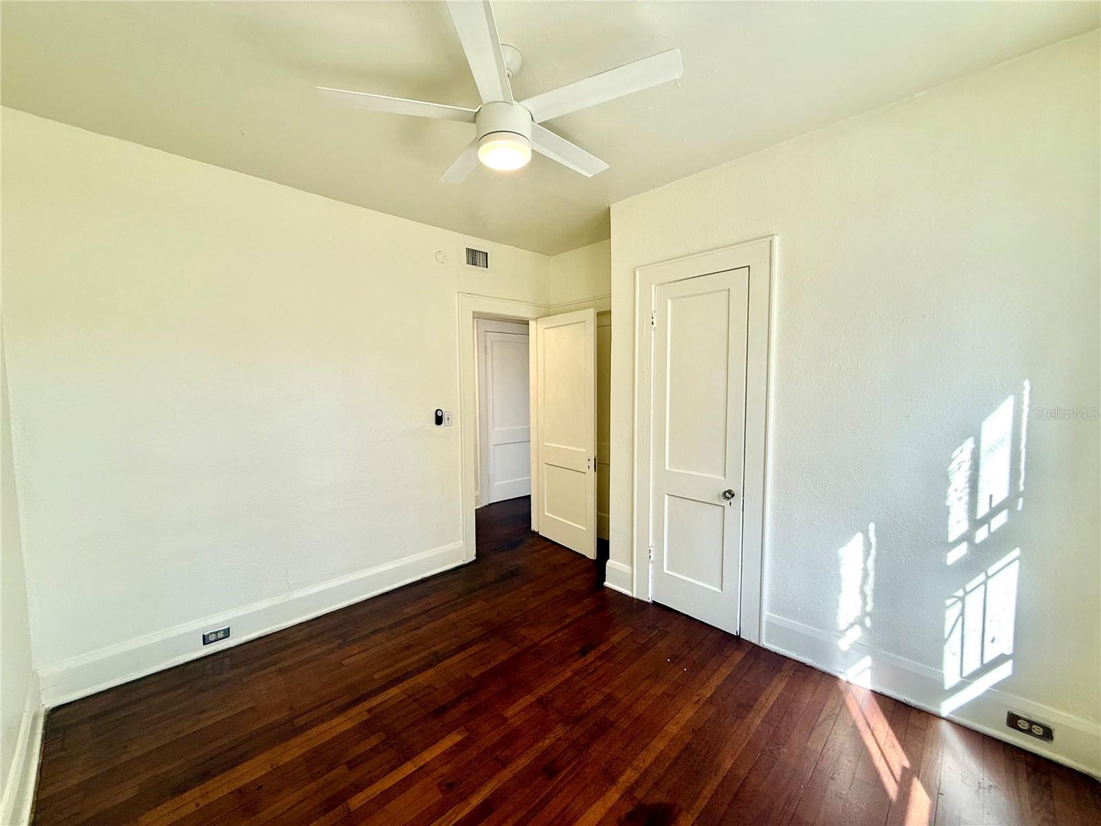 Image 11 of 20 For 4015 Seminole Avenue 1