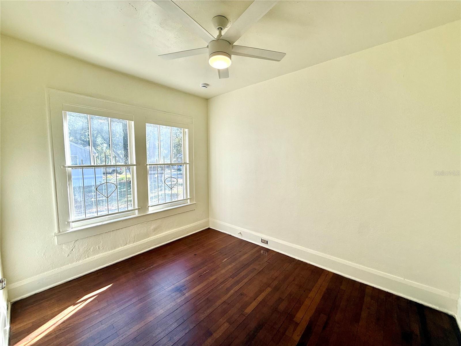 Image 12 of 20 For 4015 Seminole Avenue 1