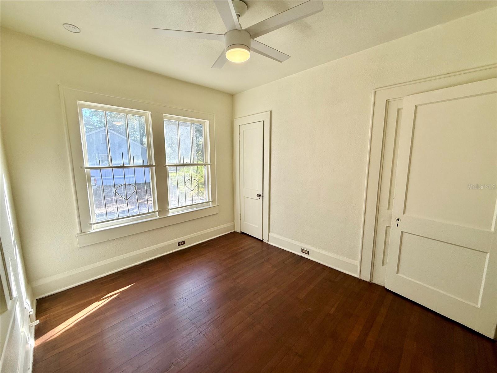 Image 13 of 20 For 4015 Seminole Avenue 1