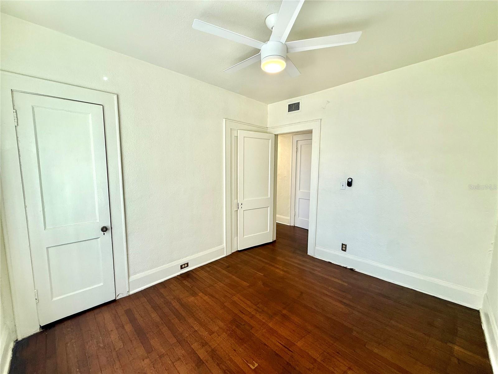 Image 14 of 20 For 4015 Seminole Avenue 1