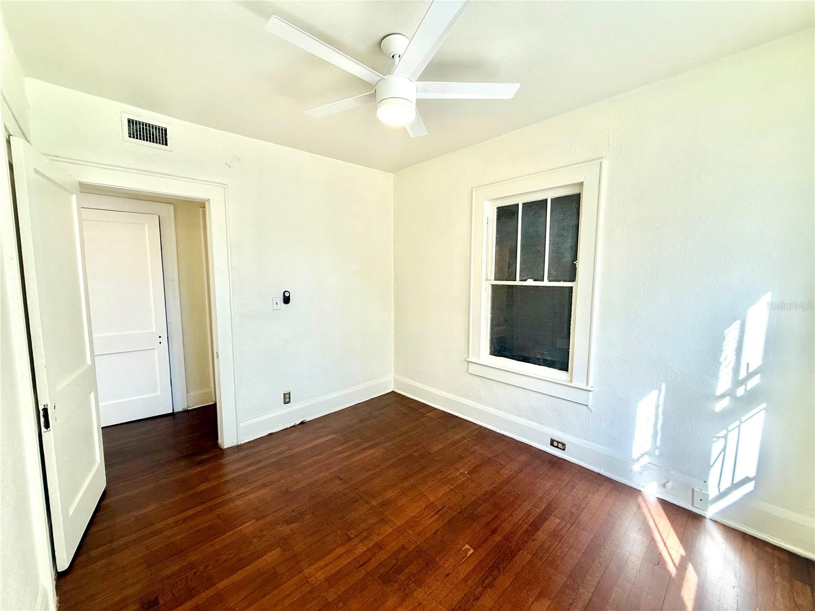 Image 15 of 20 For 4015 Seminole Avenue 1