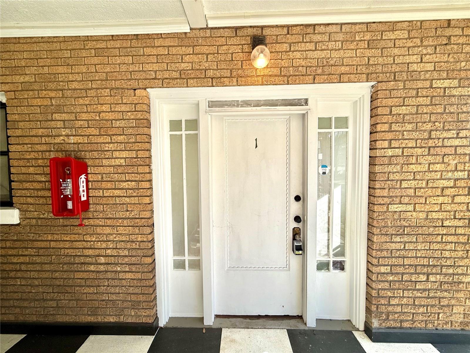 Image 2 of 20 For 4015 Seminole Avenue 1