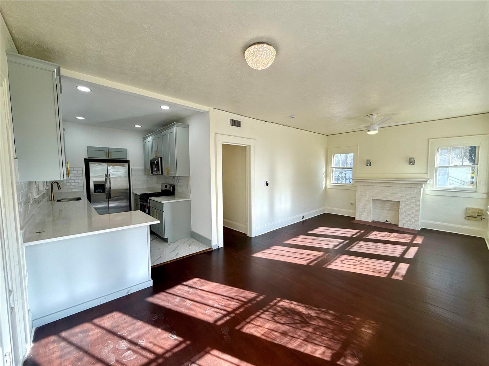 Image 4 of 20 For 4015 Seminole Avenue 1