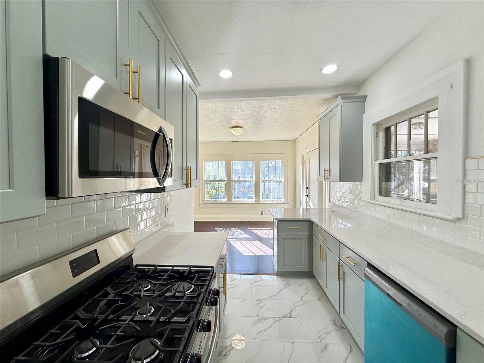 Image 9 of 20 For 4015 Seminole Avenue 1