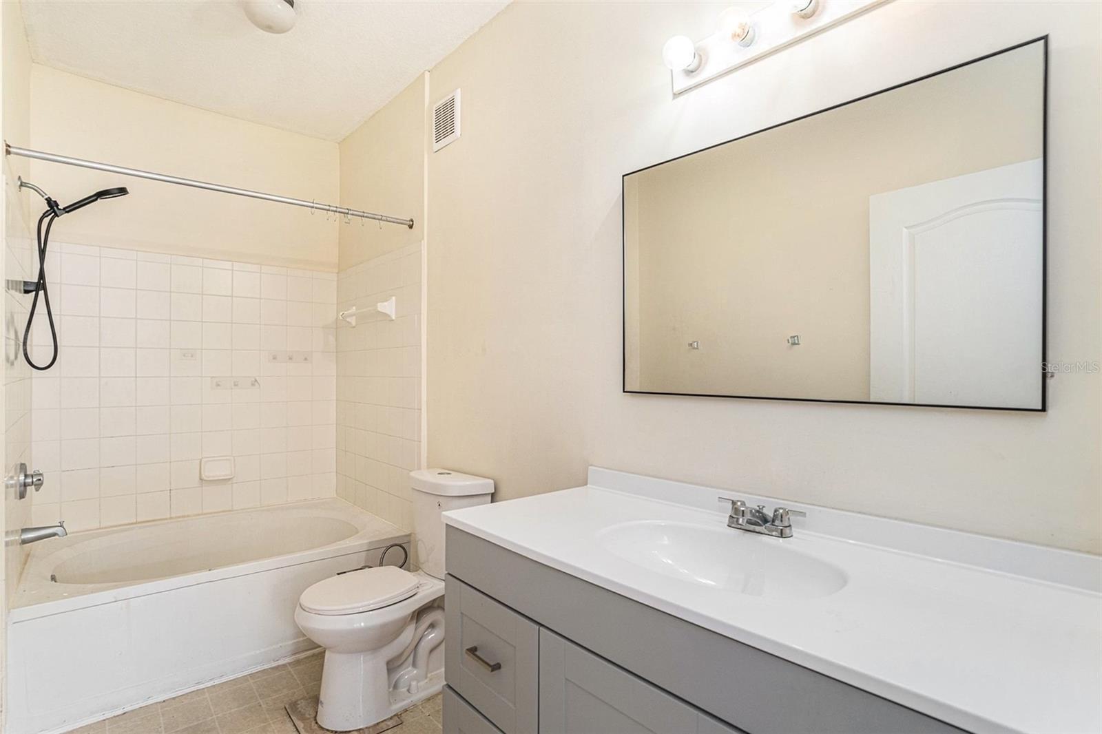 Image 21 of 29 For 10467 Villa View Circle 10467