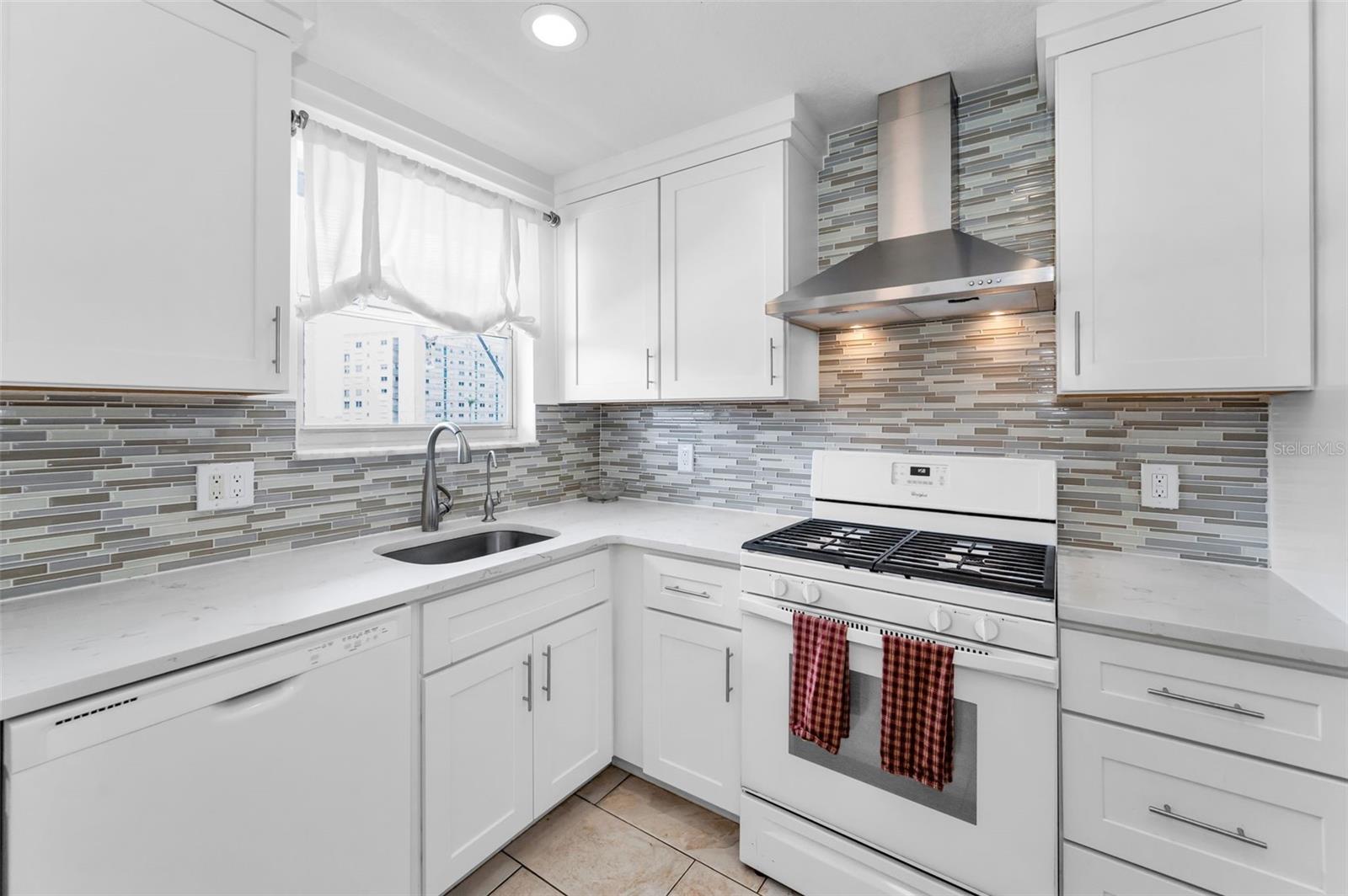 Image 10 of 77 For 5925 Shore Boulevard S 409