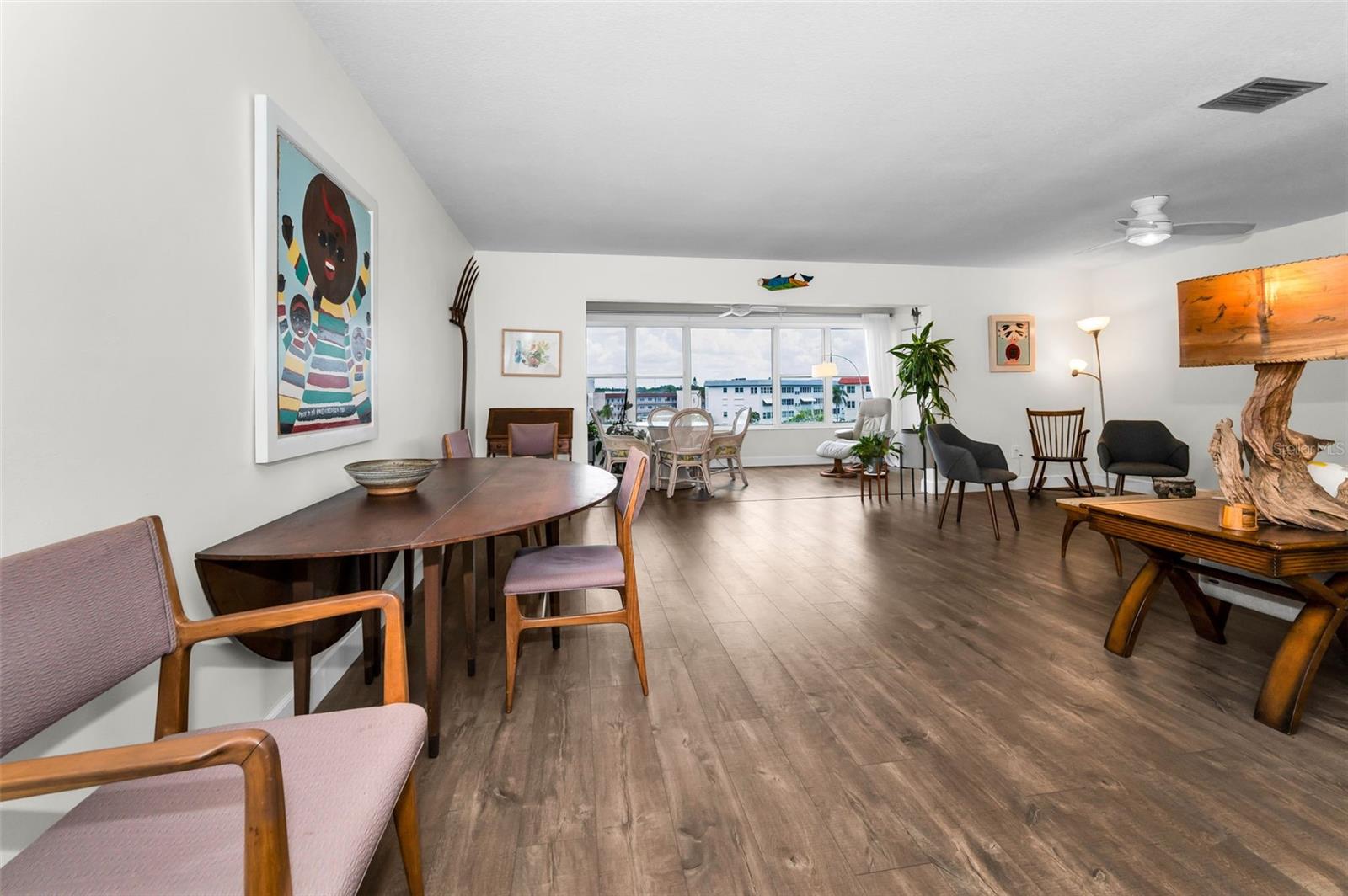 Image 19 of 77 For 5925 Shore Boulevard S 409