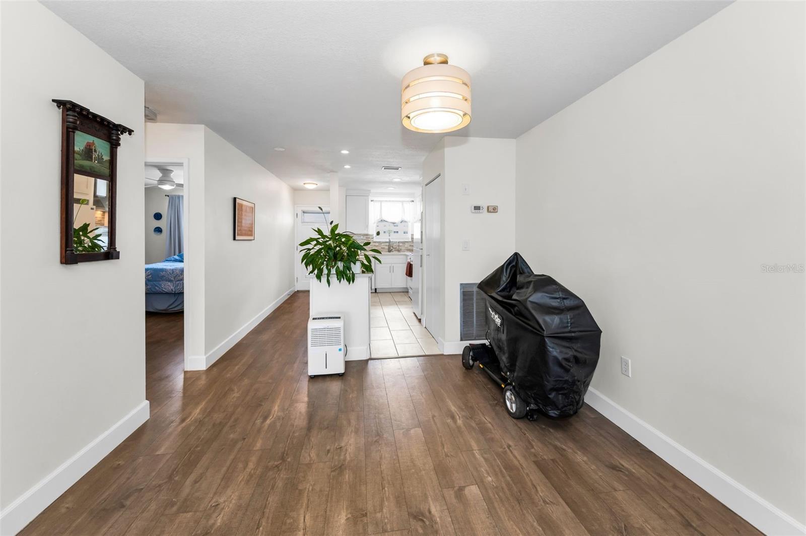 Image 21 of 77 For 5925 Shore Boulevard S 409