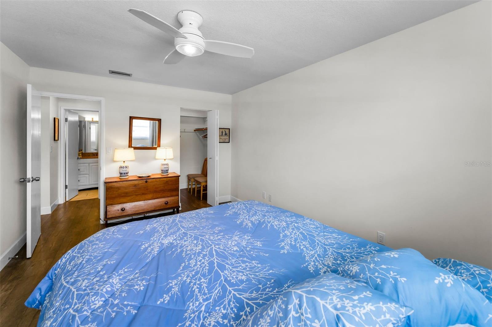 Image 24 of 77 For 5925 Shore Boulevard S 409