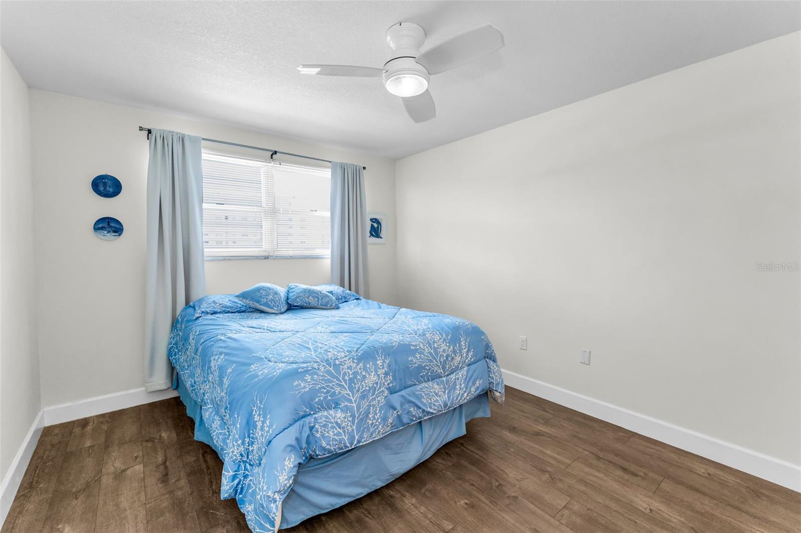 Image 25 of 77 For 5925 Shore Boulevard S 409