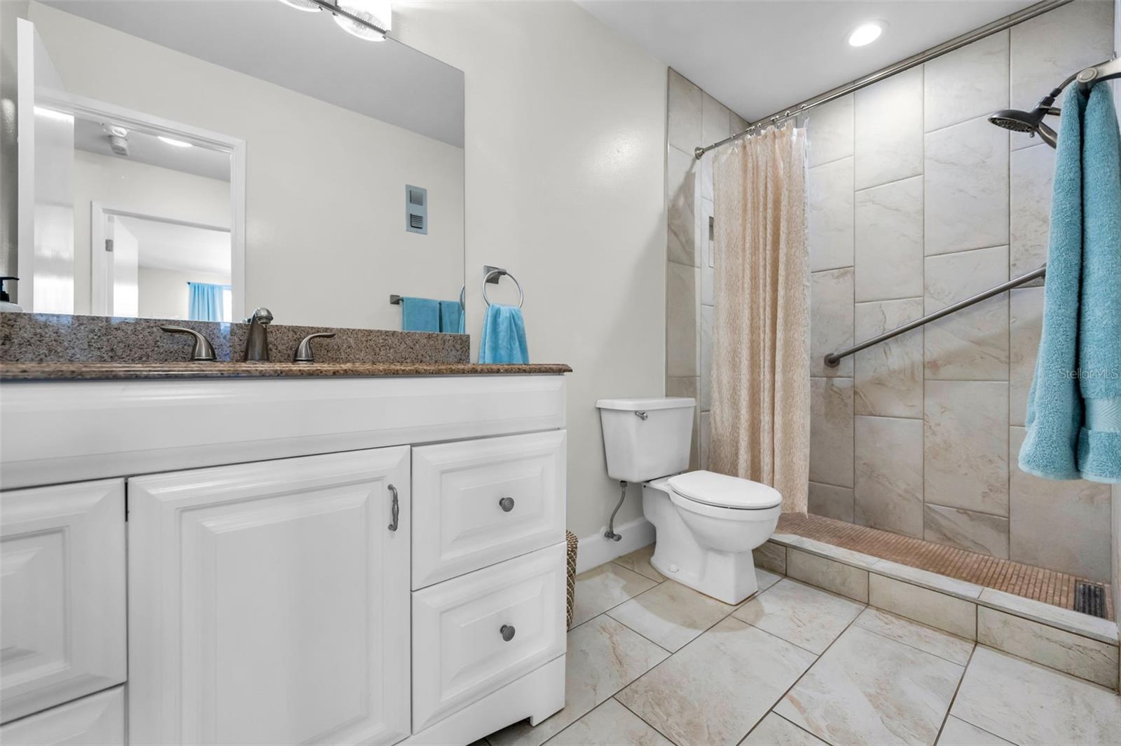 Image 27 of 77 For 5925 Shore Boulevard S 409