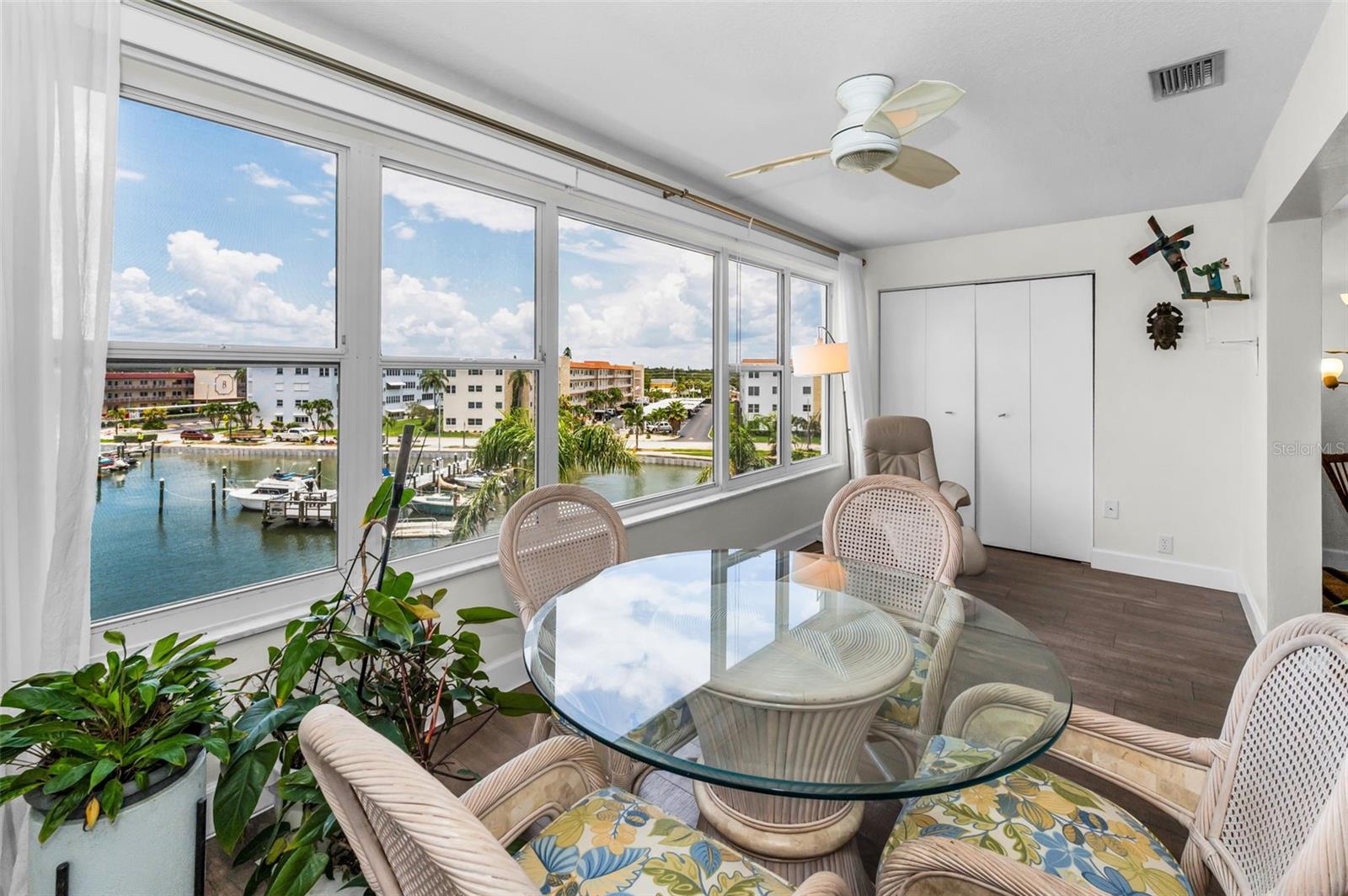 Image 31 of 77 For 5925 Shore Boulevard S 409