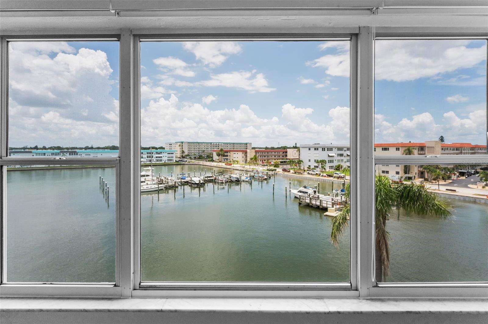 Image 32 of 77 For 5925 Shore Boulevard S 409