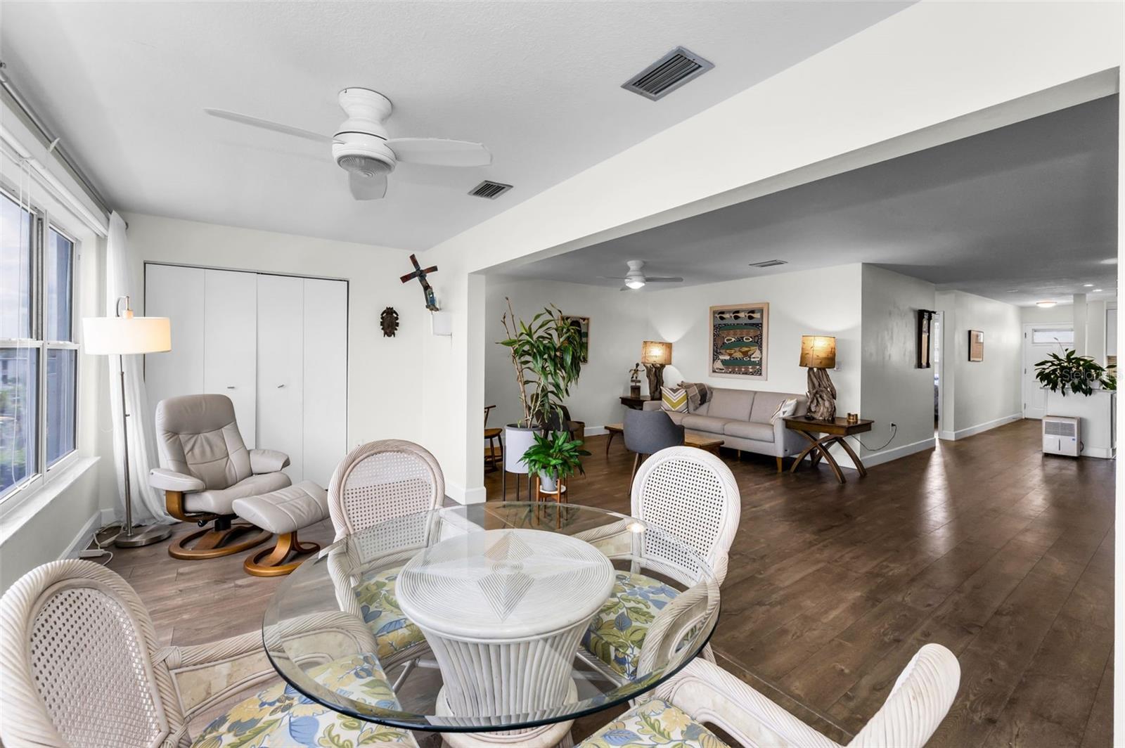 Image 35 of 77 For 5925 Shore Boulevard S 409