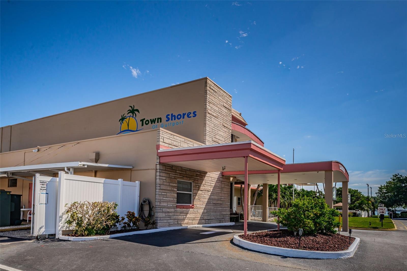 Image 44 of 77 For 5925 Shore Boulevard S 409