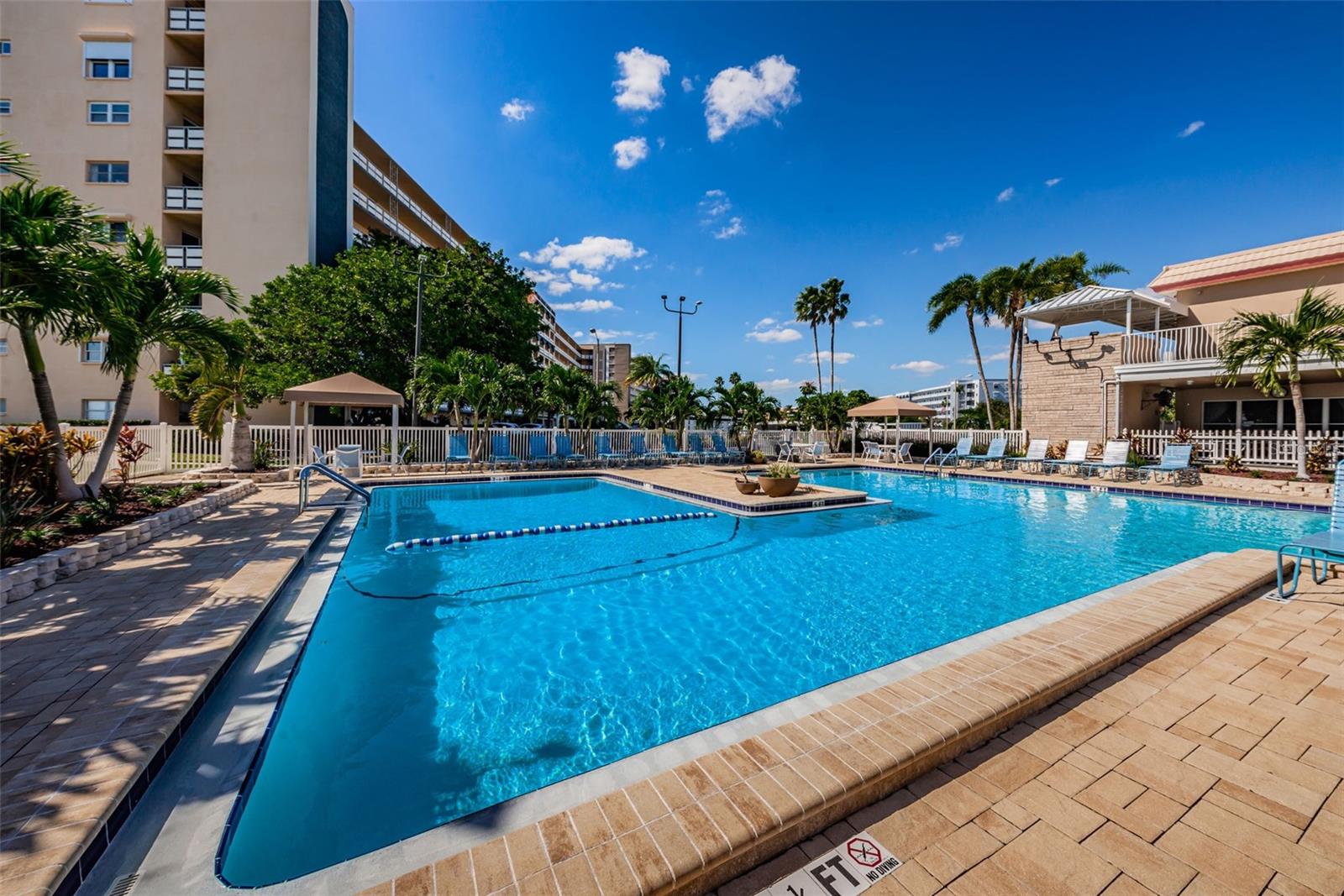 Image 55 of 77 For 5925 Shore Boulevard S 409