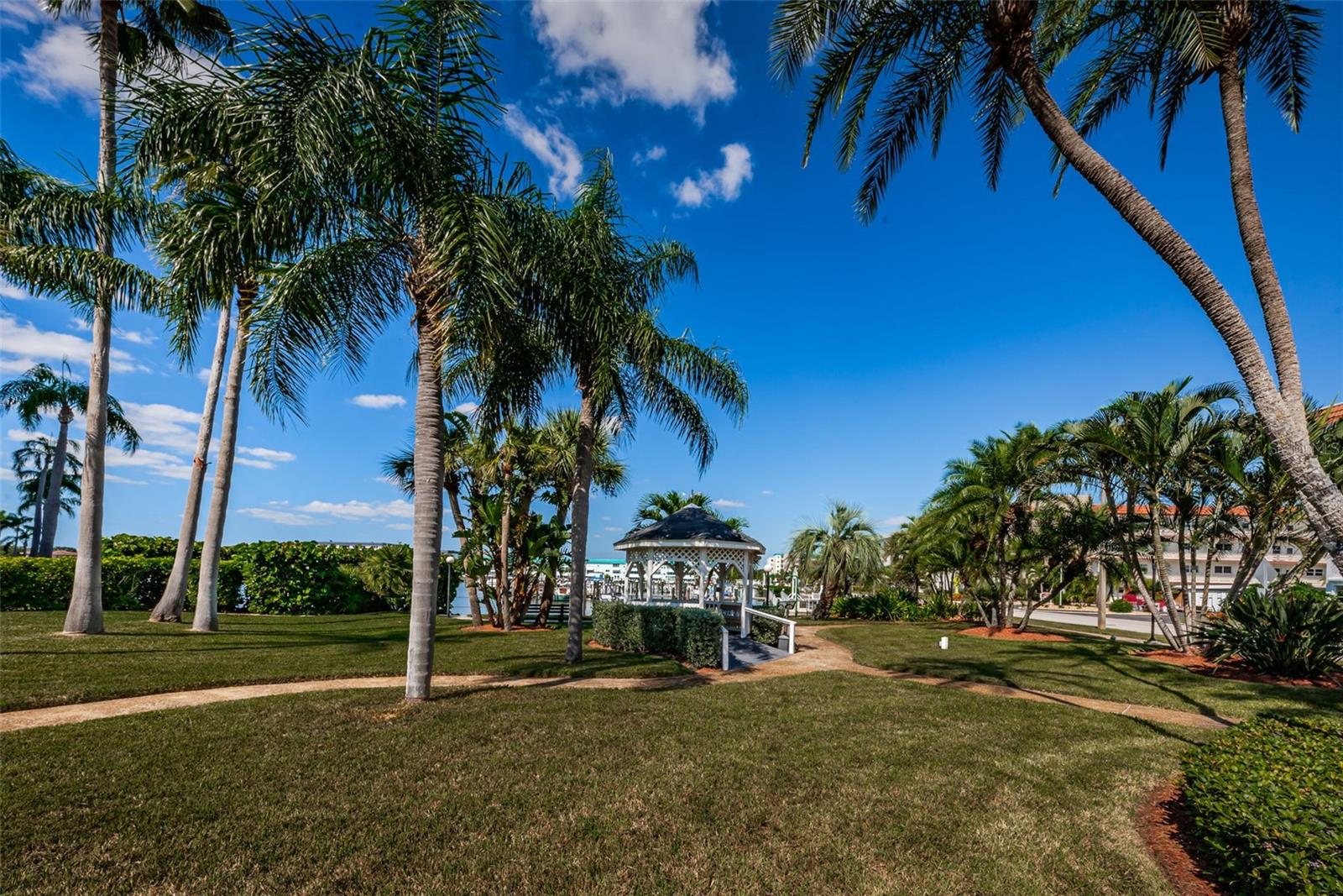 Image 69 of 77 For 5925 Shore Boulevard S 409