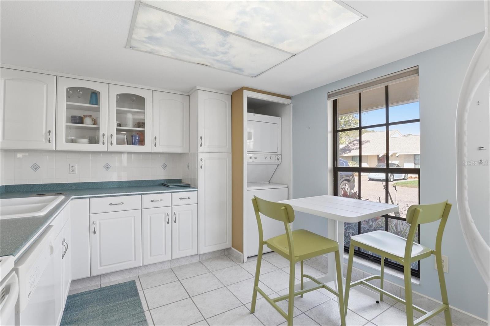 Image 16 of 63 For 36 Windrush Bay Drive 36