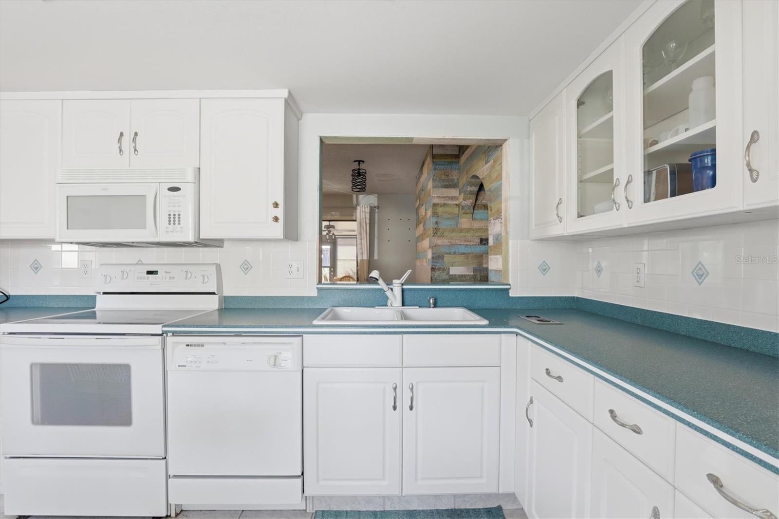 Image 18 of 63 For 36 Windrush Bay Drive 36