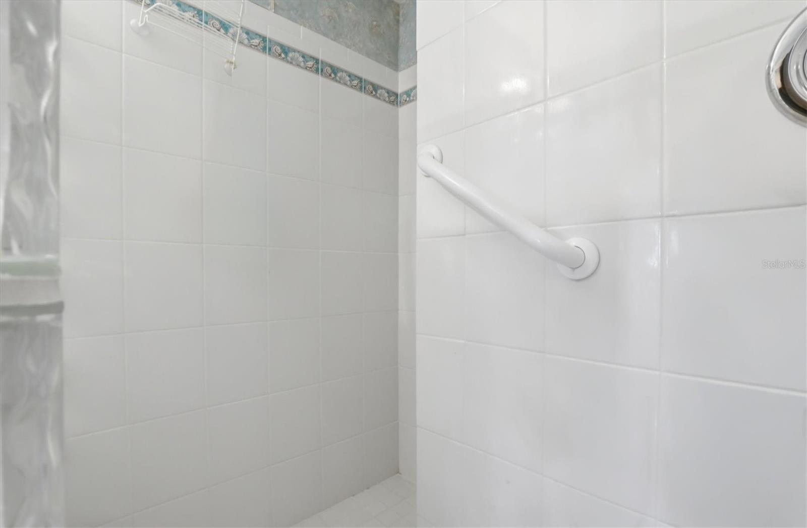 Image 26 of 63 For 36 Windrush Bay Drive 36