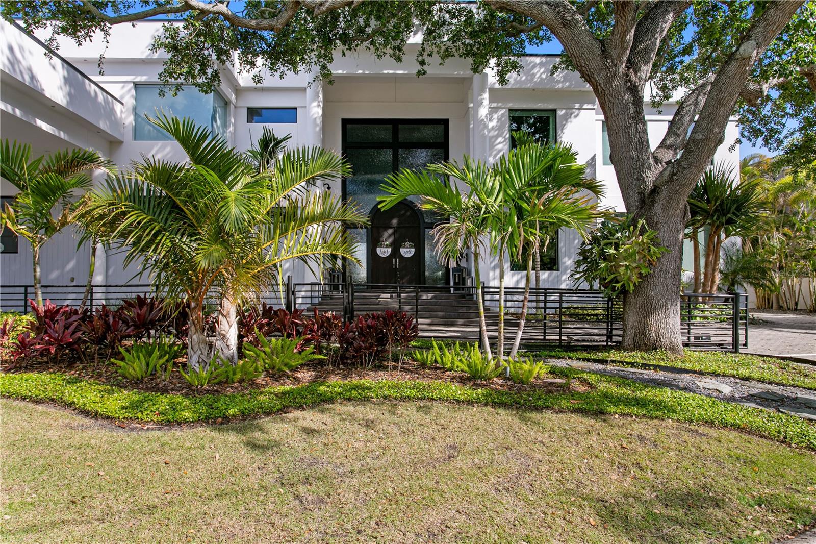 Image 11 of 87 For 2 Sandpiper Road