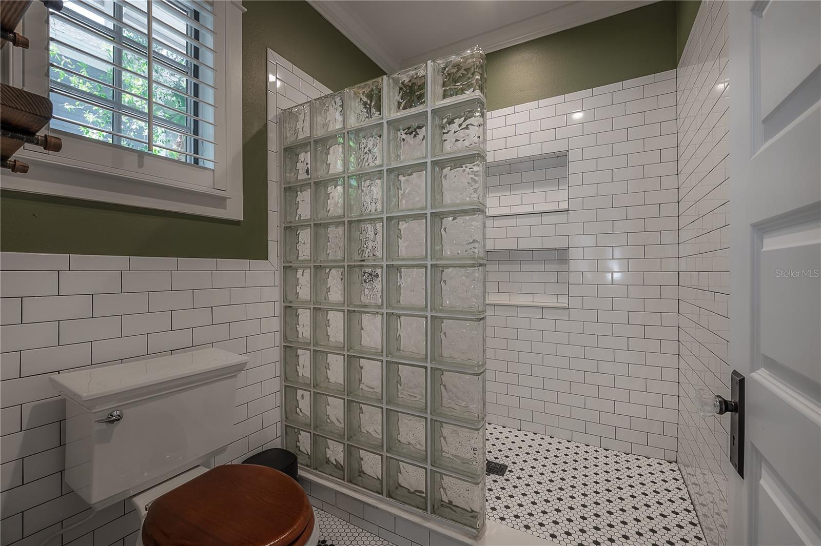 Image 45 of 73 For 6009 Suwanee Avenue